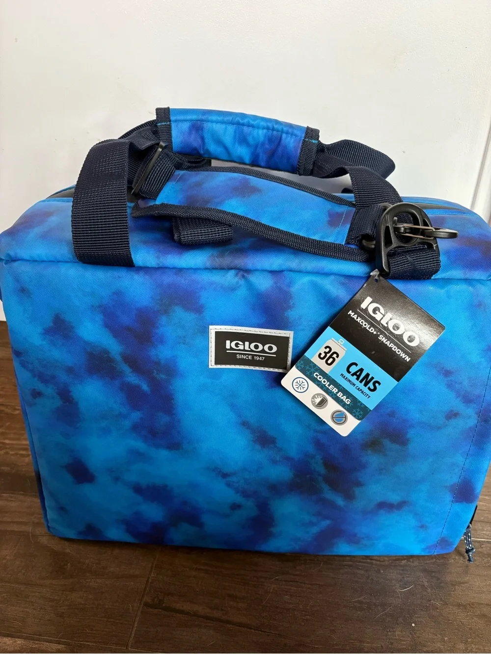 Igloo Blue Tie-Dye Soft Cooler Bag. Holds 36 Cans